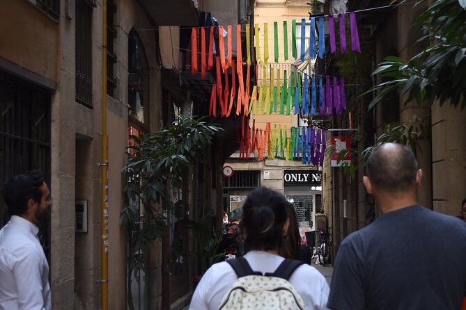 Cultural Walking Tour in Barcelona with Food & Wine Tasting - Meeting at Plaça de Catalunya, then walking like locals do