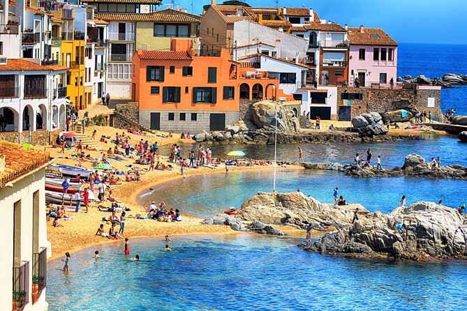 Dali Museum and Costa Brava Small Group Tour - Barcelona morning, Passeig de Gracia, and Gaudí without the detour