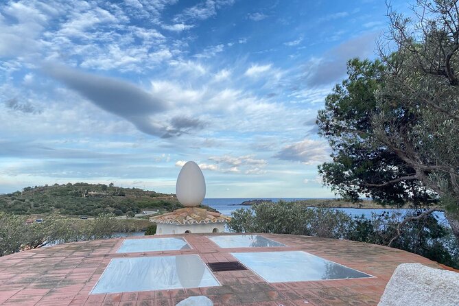 Dali Museum, Figueres & Cadaques Private Tour with Hotel pick-up - Figueres: Dalí’s hometown and the Theatre-Museum that starts outside