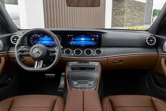Departure by Business Car from Barcelona to Barcelona Airport BCN - Meet-and-greet, waiting time, and staying visible