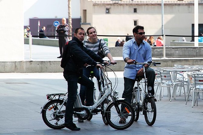 E-Bike Barcelona Highlights & Park Guell in Small Group - Parc de la Ciutadella: The Best Kind of Pause Between Big Sights