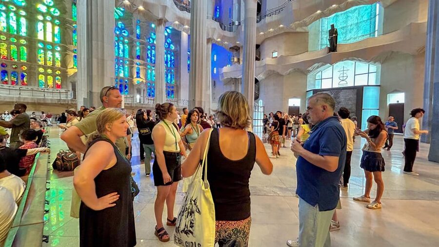 Early Access to Sagrada Familia w/ Optional Tower Access - Meeting at Emporio Souvenirs Barcelona, Then Going Straight In