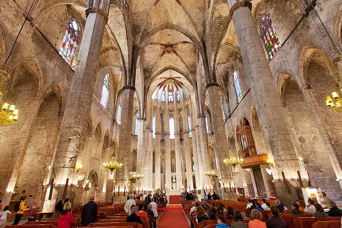El Born: Santa Maria del Mar Tour with Exclusive Rooftop Views - Santa Maria del Mar in El Born, and why this tour feels more local