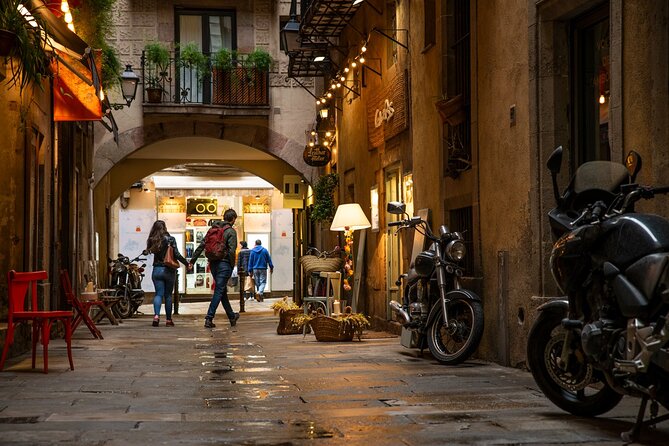 Elevate Your Photography - Barcelona Private Tour & Workshop - The Gothic Quarter: your best practice ground for medieval textures