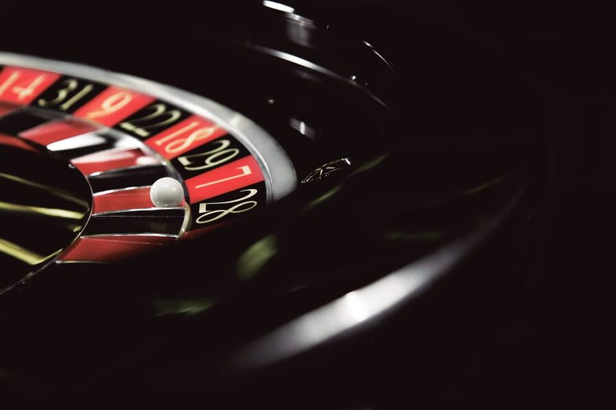 Enjoy Casino Barcelona: Entry, Cocktail & Exclusive Gift - Roulette, Poker, and Machines: How to Choose Your First Hour