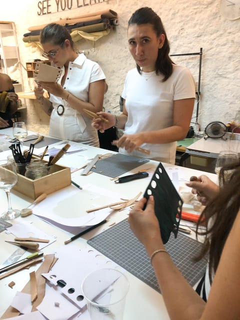 Experience in Leather Goods Workshop- Leather Accessory - Entering Store See you Leather, Catalonia style