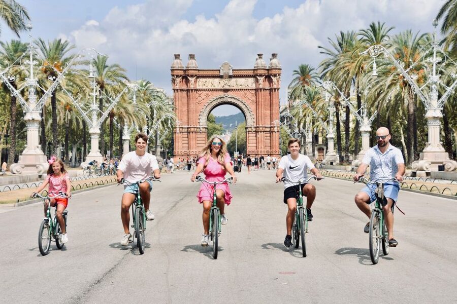 Explore Barcelona by Bike & Photo Shooting - Key highlights that make this Barcelona bike and photo tour worth it