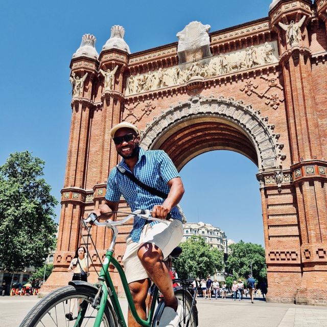 Explore Barcelona by Bike & Photo Shooting - Barcelona Cathedral and the Gothic Quarter: the medieval streets moment