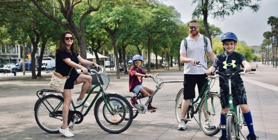 Explore Barcelona by Bike & Photo Shooting - Arc de Triomf and your mid-tour reset with coffee and local snacks