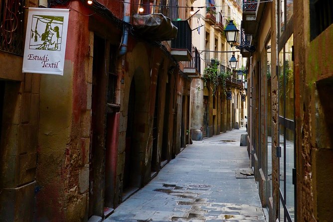 Explore hidden streets of Barcelona with a local - Gothic Quarter stops: squares that connect you to founding-era stories