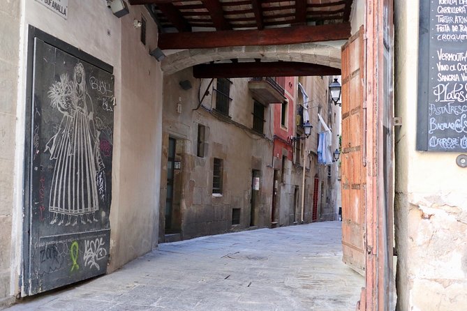 Explore hidden streets of Barcelona with a local - Private Tour - El Born’s medieval streets: the story behind what you see