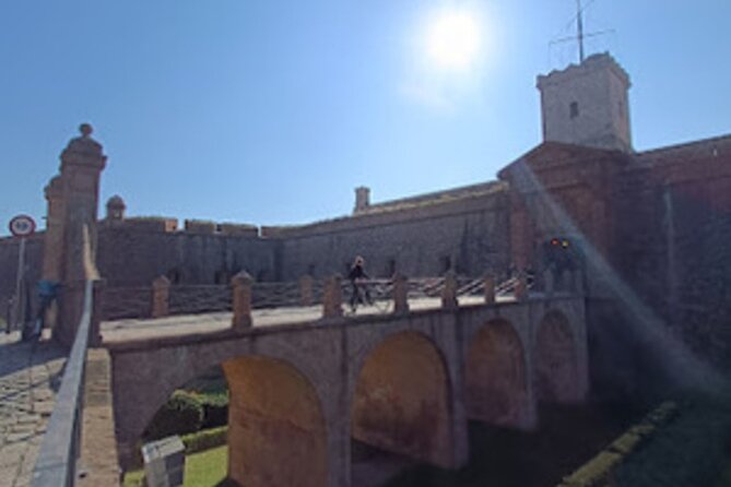Familly friendly traditions & food tour: tailored tapas & games! - How the Scavenger Hunt and Tapas Games Keep Everyone Engaged