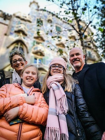 Family Private Tour: Churros, Hot Chocolate & Games in Barcelona - Barcelona Cathedral area: Gothic views with manageable effort
