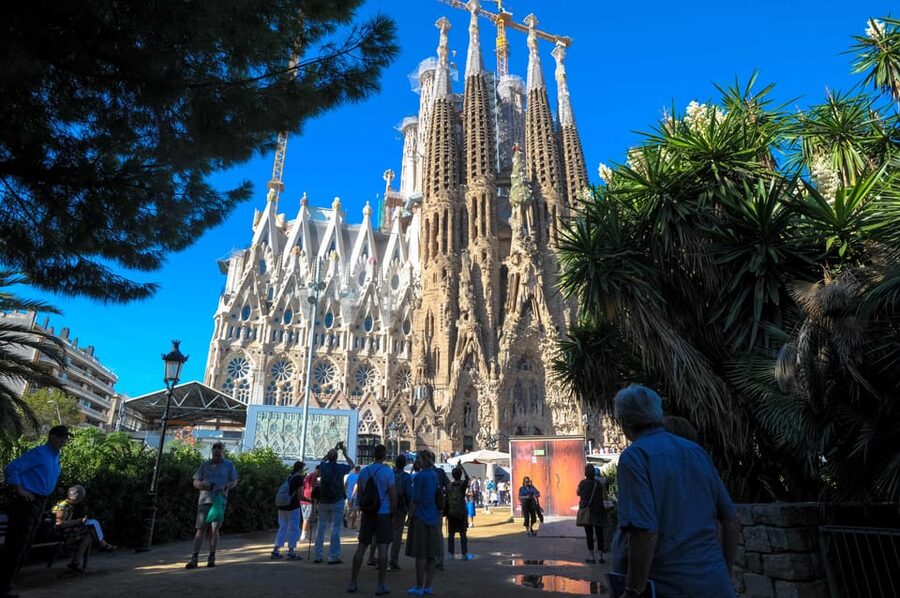 Fast Track: Sagrada Familia & Barcelona Full-Day Tour - The 8-hour plan: see the highlights without feeling rushed