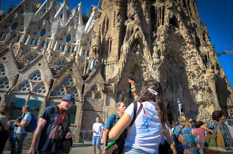 Fast Track: Sagrada Familia & Barcelona Full-Day Tour - Montjuïc views and MNAC stop: why the skyline matters first
