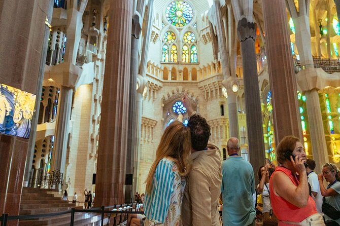 Fast Track: Sagrada Familia Guided Tour - Entering the Basilica, What the Guide Helps You See
