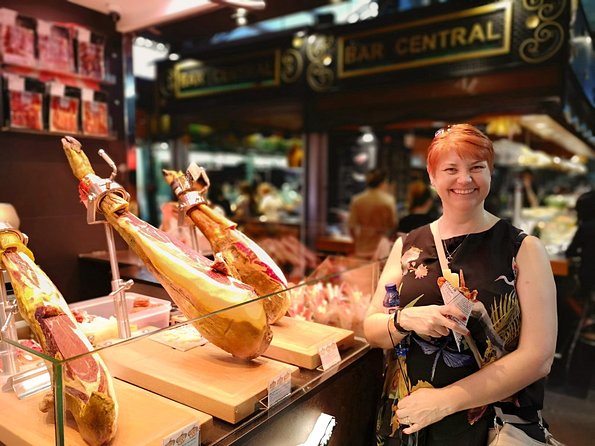 Food & Drink Private Tour of Barcelona in Traditional Taverns - Stop 1: Blai 9 in Poble Sec for creative pintxos without bread