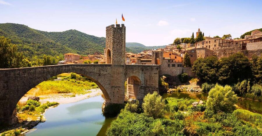 From Barcelona: Besalú & Medieval Towns Tour w/ Hotel Pickup - The Garrotxa route to Santa Pau: views, then a slower cobbled town