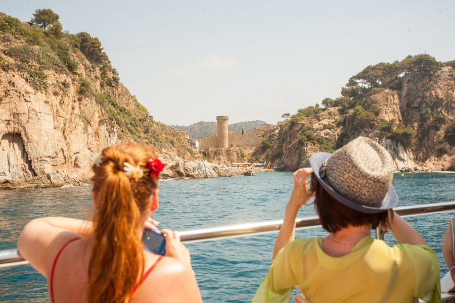 From Barcelona: Costa Brava Day Tour with Boat Trip - Lunch, shopping, and the smart use of your free time