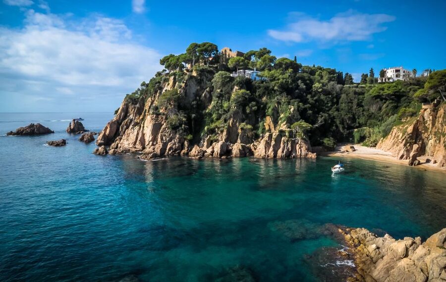 From Barcelona: Costa Brava Day Tour with Lunch - Guides and Drivers: Why the Day Feels Smooth