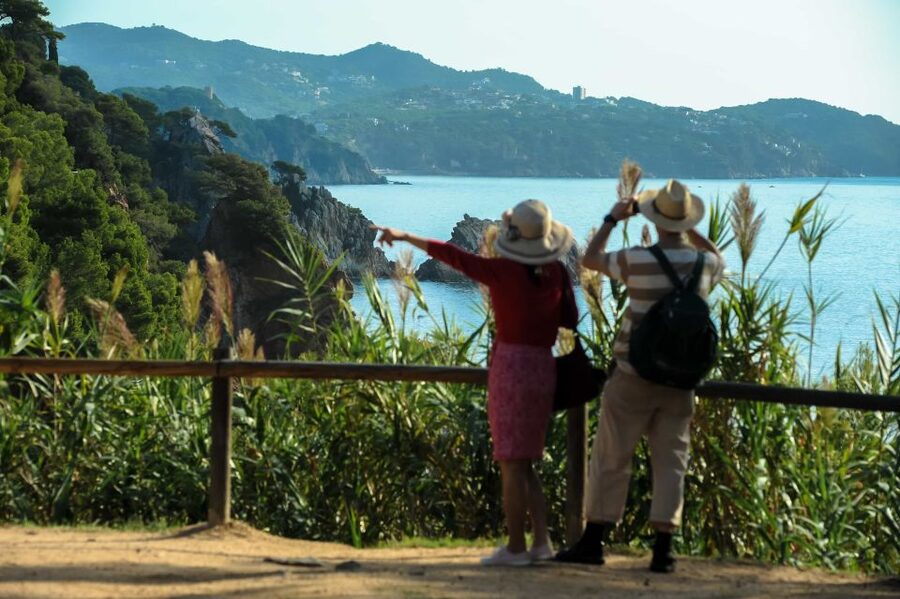 From Barcelona: Costa Brava Day Tour with Lunch - Lunch in a Family-Run Restaurant: The Meal You Actually Remember