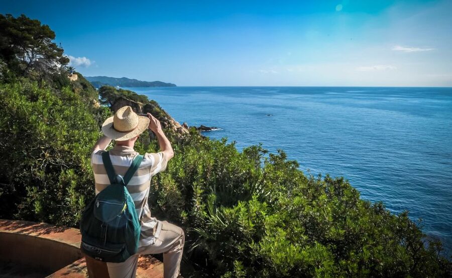 From Barcelona: Costa Brava Day Tour with Lunch - Tossa de Mar: Fortified Streets, Lighthouse Views, and the Right Dose of Wandering