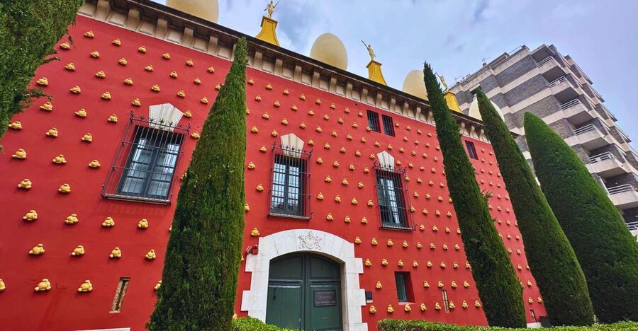 From Barcelona: Dalí and Medieval Girona Private Day Trip - Guides, pacing, and what to expect from the human touch