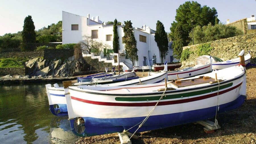 From Barcelona: Dalí Triangle and Cadaques Tour - Cadaqués walking time: where the coast supports the art