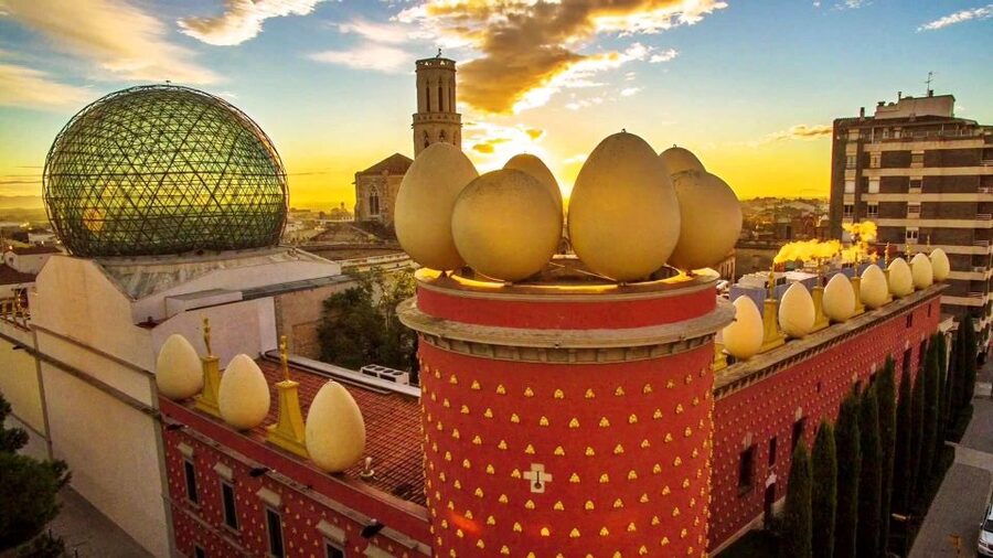 From Barcelona: Dalí Triangle and Cadaques Tour - Small group size, guides, and why you feel taken care of