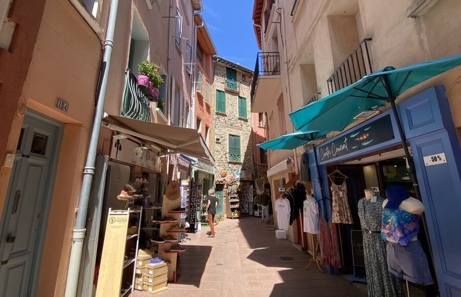 From Barcelona: Day Trip to France with Girona Visit - Girona breakfast: coffee and the xuixo pastry moment