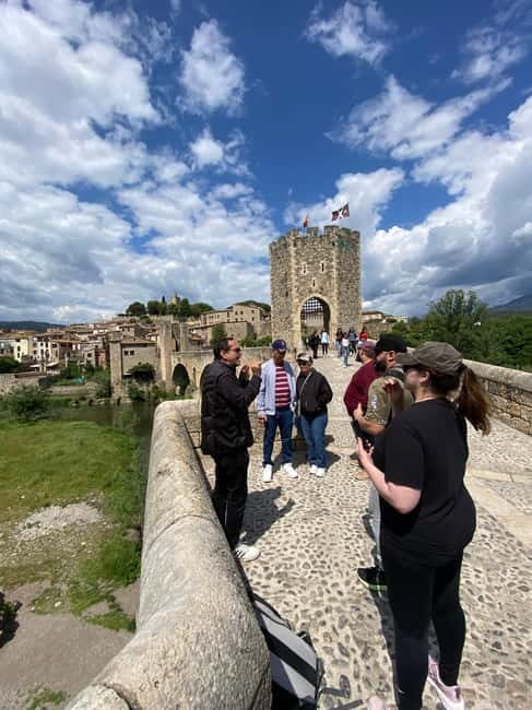 From Barcelona: Girona, Besalú & Castellfollit Day Trip - Should you book this Girona, Besalú & Castellfollit day trip?