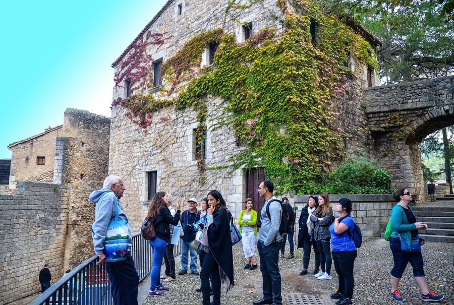From Barcelona: Girona, Game of Thrones Tour - La Rambla, plazas, and the Onyar Houses Eiffel moment