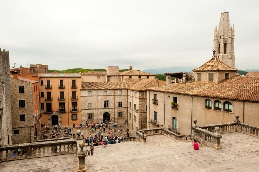 From Barcelona: Girona Guided Tour & Dalí Museum in Figueres - Your hour of free time in Girona: what to prioritize