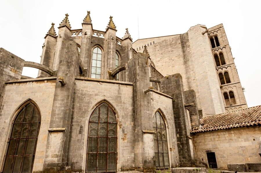 From Barcelona: Girona Guided Tour & Dalí Museum in Figueres - Figueres and the Dalí Theatre-Museum: why this building is part of the story