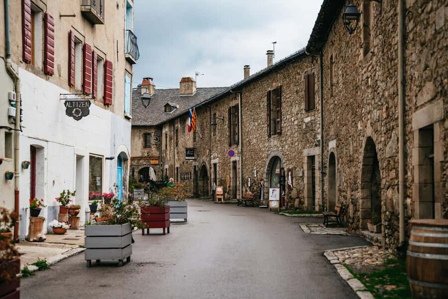From Barcelona: Guided Day Trip to Andorra and France - Three countries in one day: is this Barcelona-to-Pyrenees tour worth it?