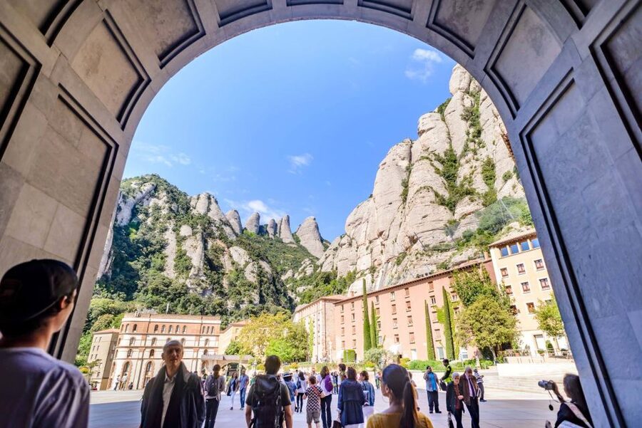 From Barcelona: Half-Day Montserrat & Horse Riding Tour - Montserrat Abbey: what you get from a guided hour plus free time