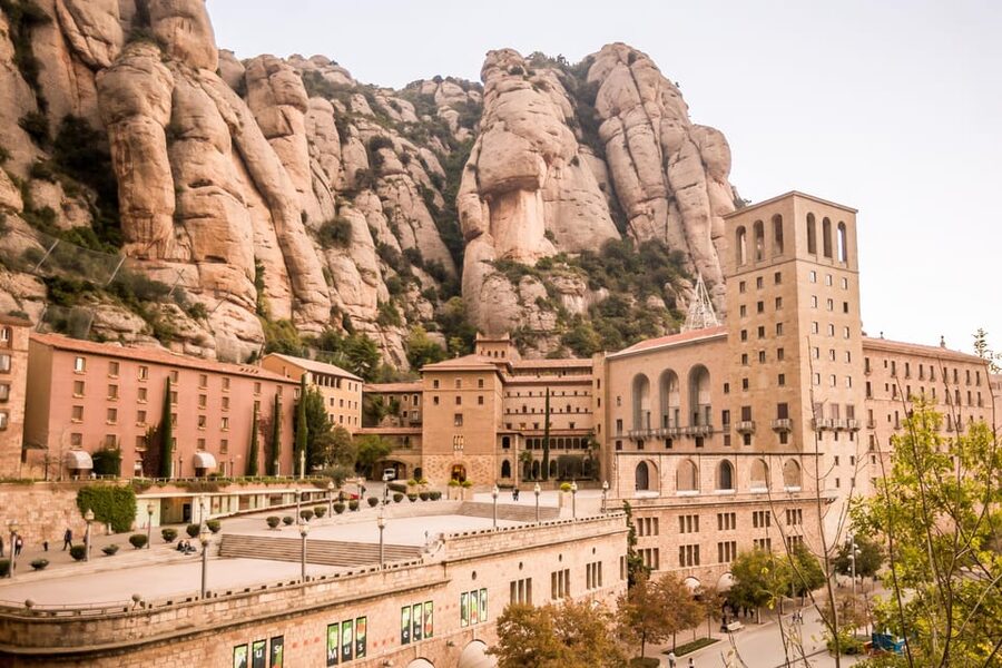 From Barcelona: Montserrat Half-Day Wine and Tapas Trip - The viewpoints you do not want to rush: Apòstols and Saint Michael’s Cross
