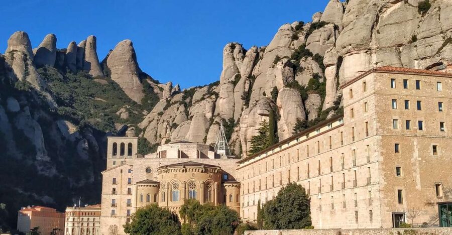 From Barcelona: Montserrat Private Guided Tour and Cable Car - Sant Joan funicular and the 360-degree view payoff