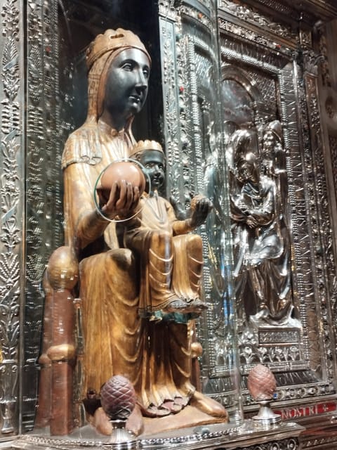 From Barcelona: Montserrat Private Guided Tour and Cable Car - The extra hour at the monastery, plus market time and choir chances
