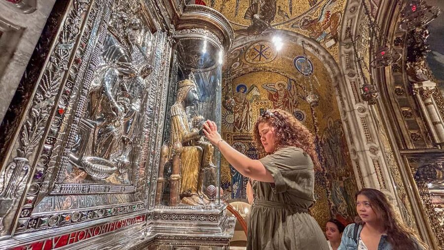 From Barcelona: Montserrat Tour, Rack Railway & Licor Taste - Montserrat feels like a reset, not just a day trip