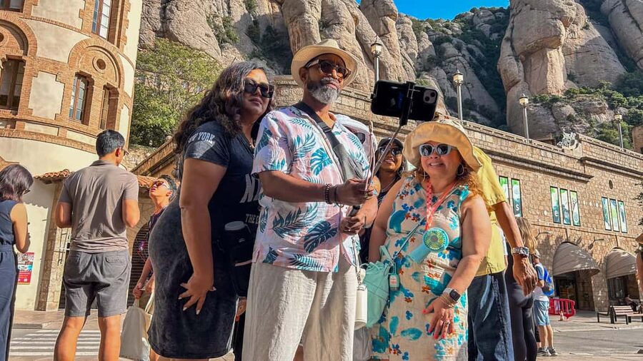 From Barcelona: Montserrat Tour, Rack Railway & Licor Taste - The rack railway climb: views plus zero stress