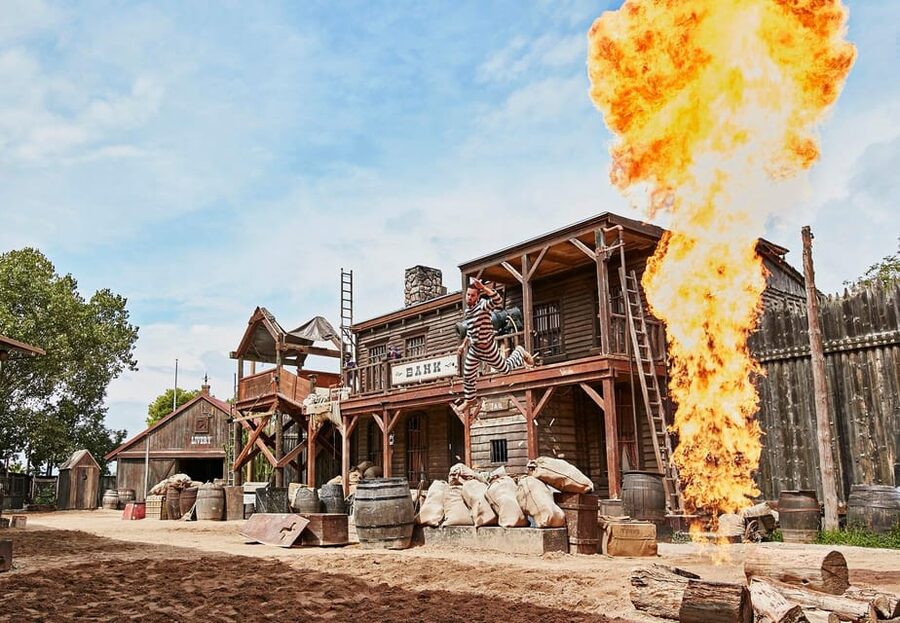 From Barcelona: PortAventura Theme Park Ticket & Transfer - Arriving at PortAventura World: What “No Waiting” Usually Means