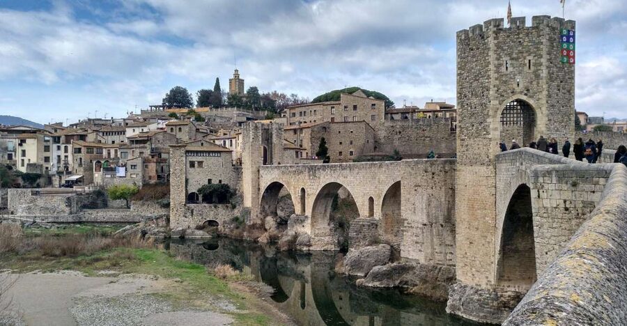 From Barcelona: Private Besalú and Medieval Towns Tour - Hotel Pickup, Passeig de Gràcia Views, Then Straight Toward Vic