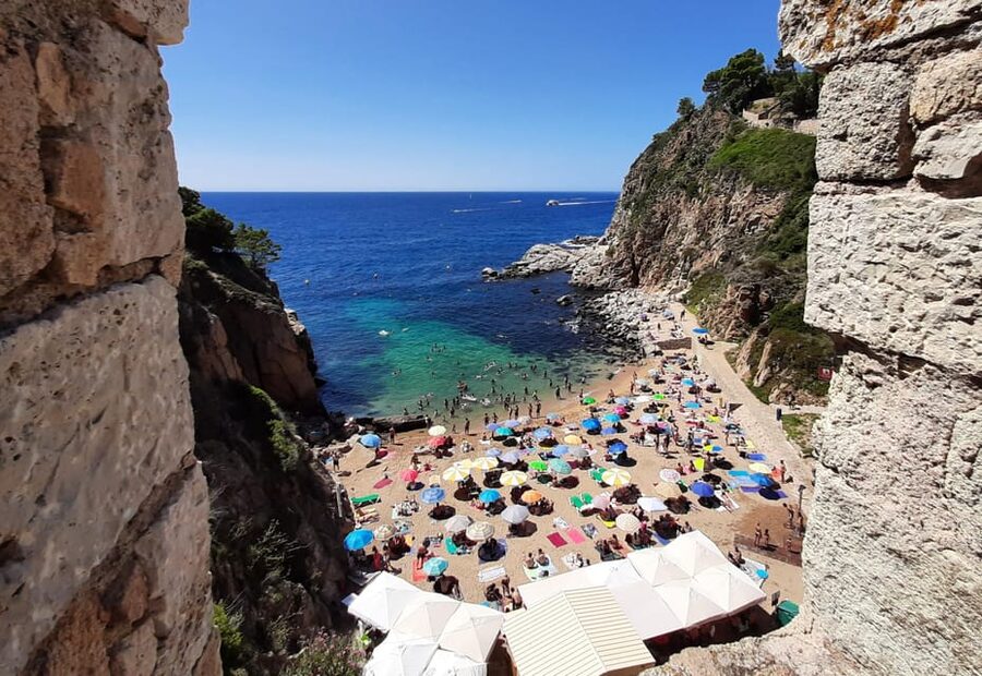 From Barcelona: Tossa de Mar Day Tour with Beach Time - Lunch in Tossa de Mar, choose based on where you want to sit
