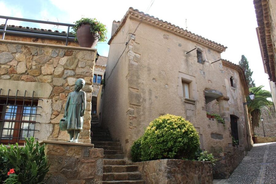 From Barcelona: Tossa de Mar Day Tour with Beach Time - Comfort and the little things that affect the whole experience