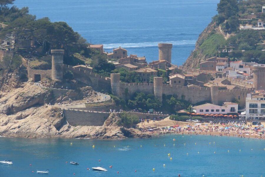 From Barcelona: Tossa de Mar Scuba Diving and 3-Course Meal - Getting set up: equipment, changing rooms, and water shoes