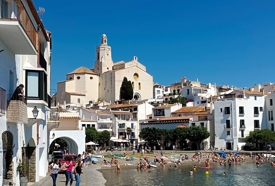 From Girona: Cadaqués, St Pere de Rodes Monastery - From Girona to Cap de Creus: cliffs, views over the Gulf of Roses