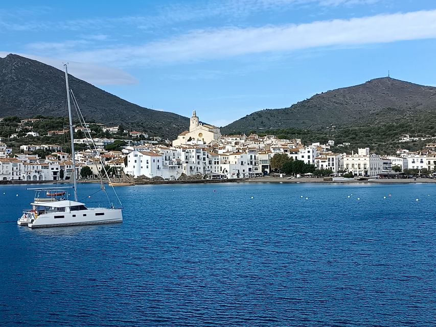 From Girona: Dalí Museum, Cadaqués and Creus Cape Tour - From Plaça Sant Feliu to the Dalí world, start strong