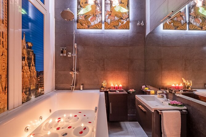 Full Body Massage 60 min and Floral Bath in Jacuzzi 30 min at THAI SPA MASSAGE - Who should book this Thai Spa Massage package?