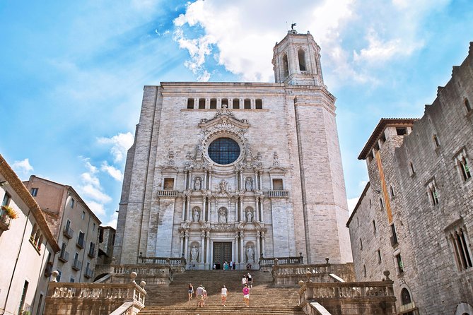 Game of Thrones: Medieval Girona Private Tour with Hotel pick-up - Old city walls and panoramic views, with a medieval climb vibe